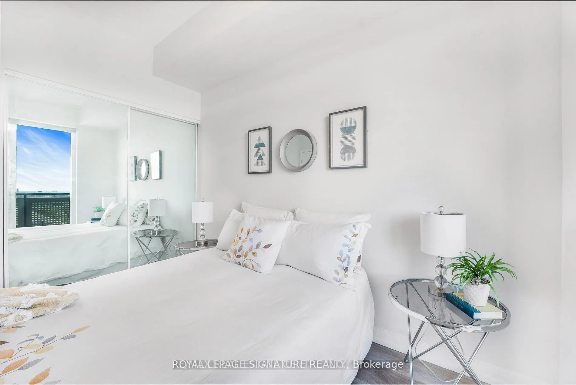 2520 Eglinton Avenue W, #1813
