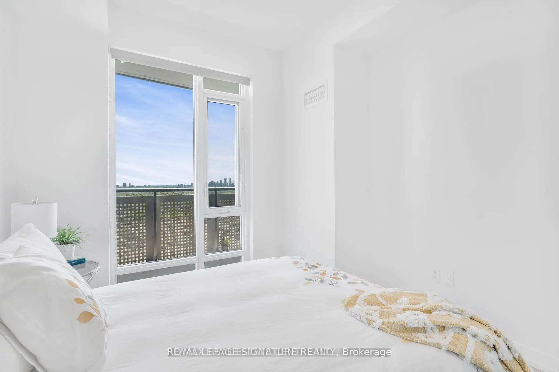 2520 Eglinton Avenue W, #1813