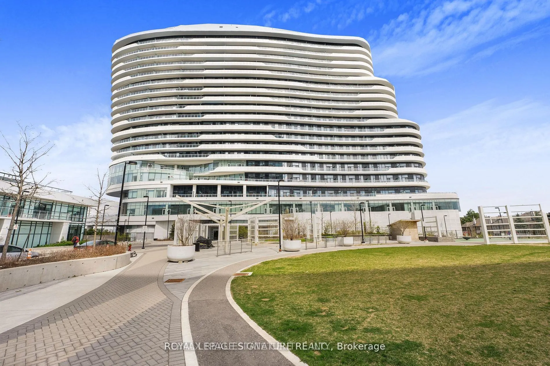 2520 Eglinton Avenue W, #1813