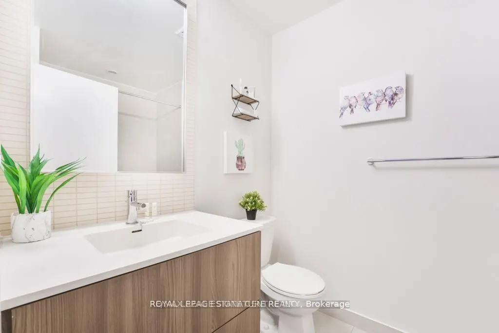 2520 Eglinton Avenue W, #1813