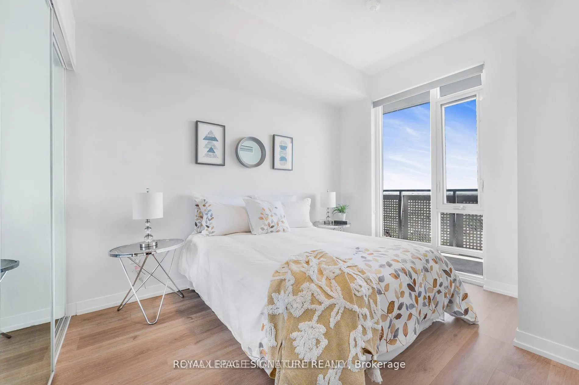 2520 Eglinton Avenue W, #1813