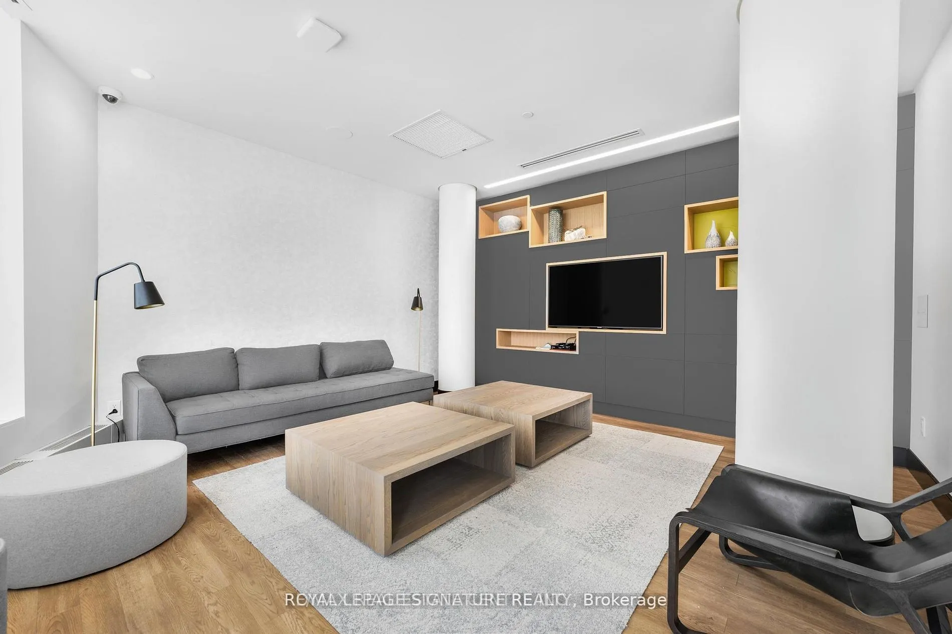 2520 Eglinton Avenue W, #1813