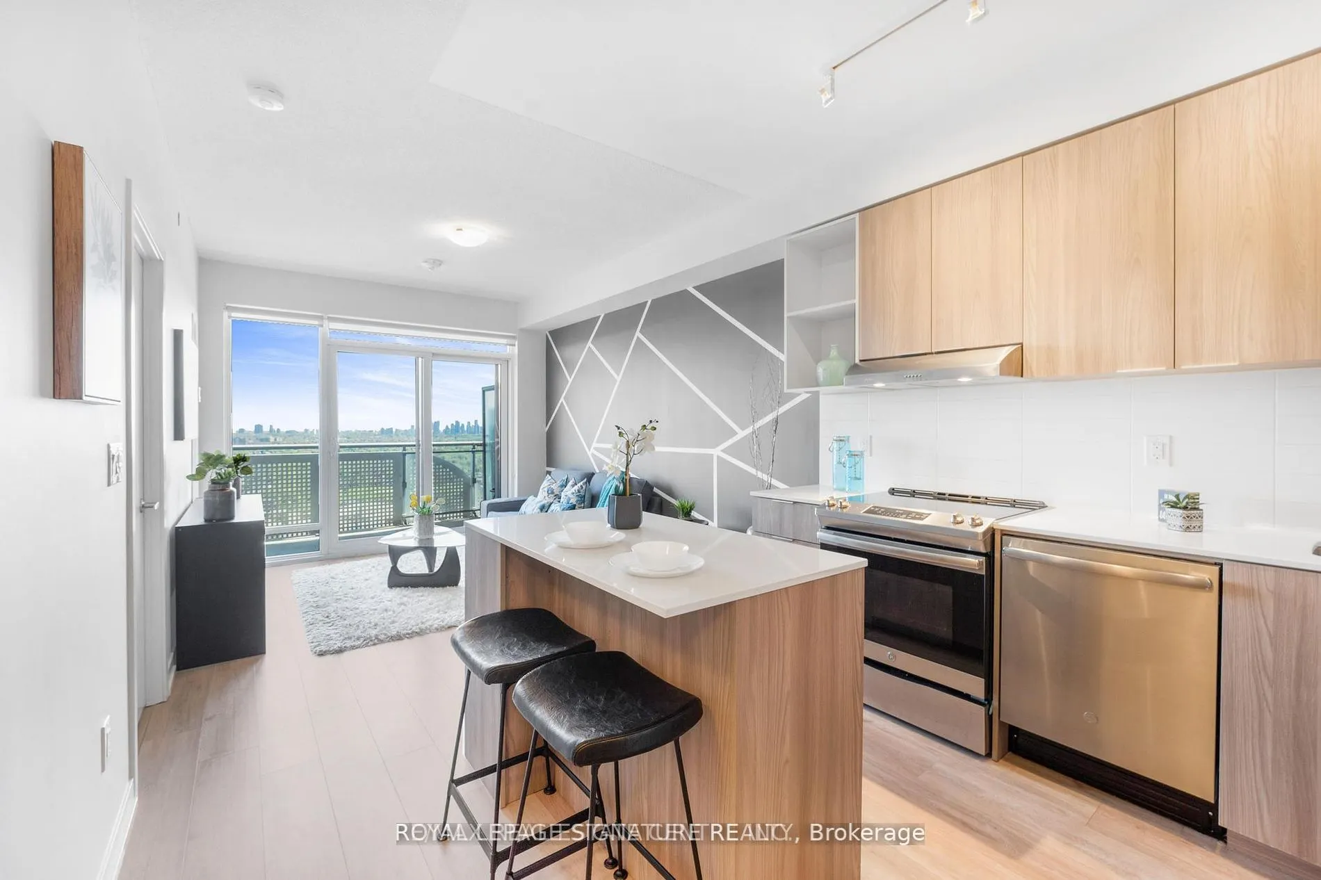 2520 Eglinton Avenue W, #1813
