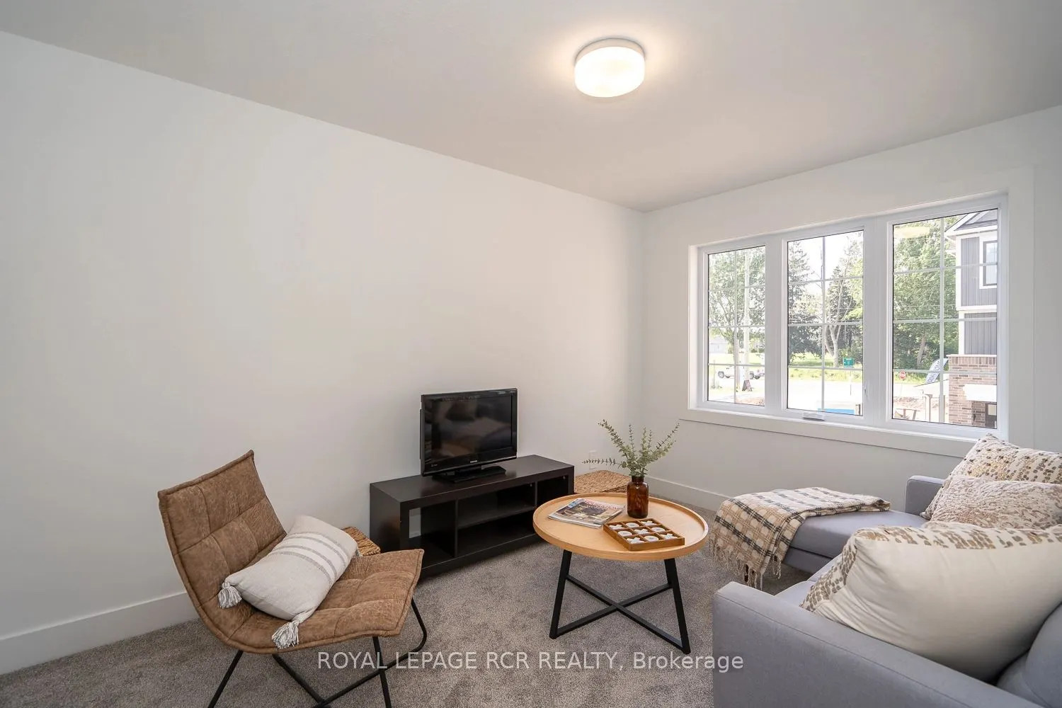 690 Broadway Avenue, #17