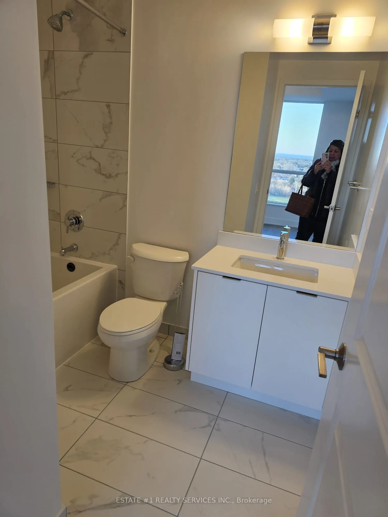 204 Burnhamthorpe Road E, #1410