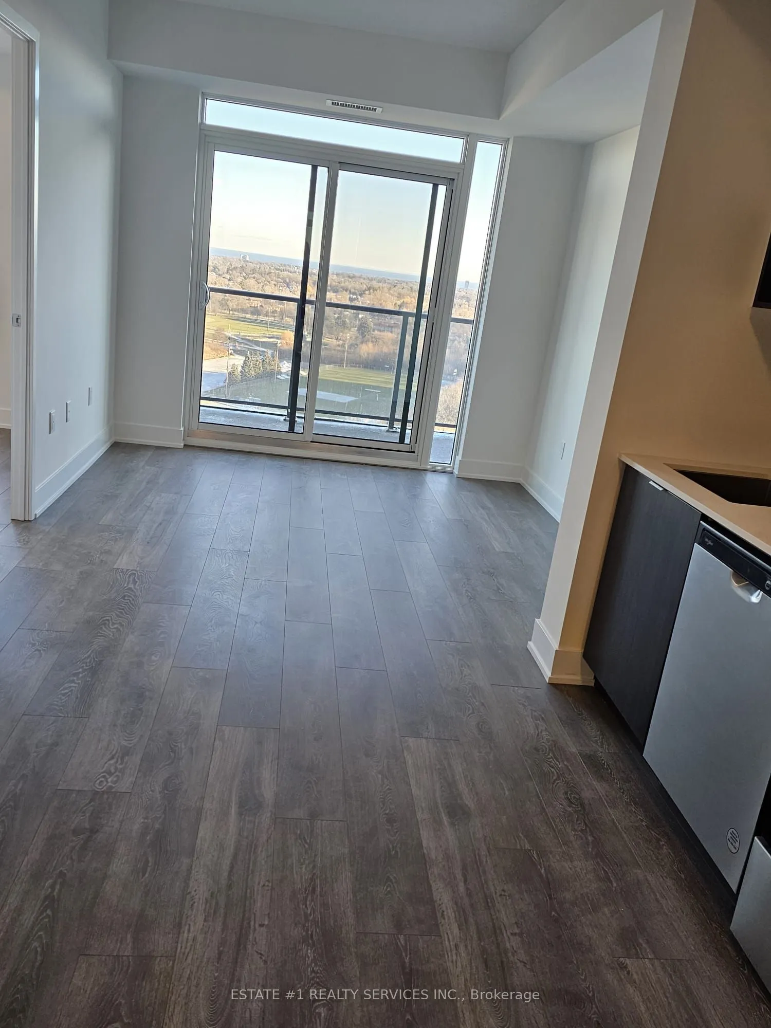 204 Burnhamthorpe Road E, #1410