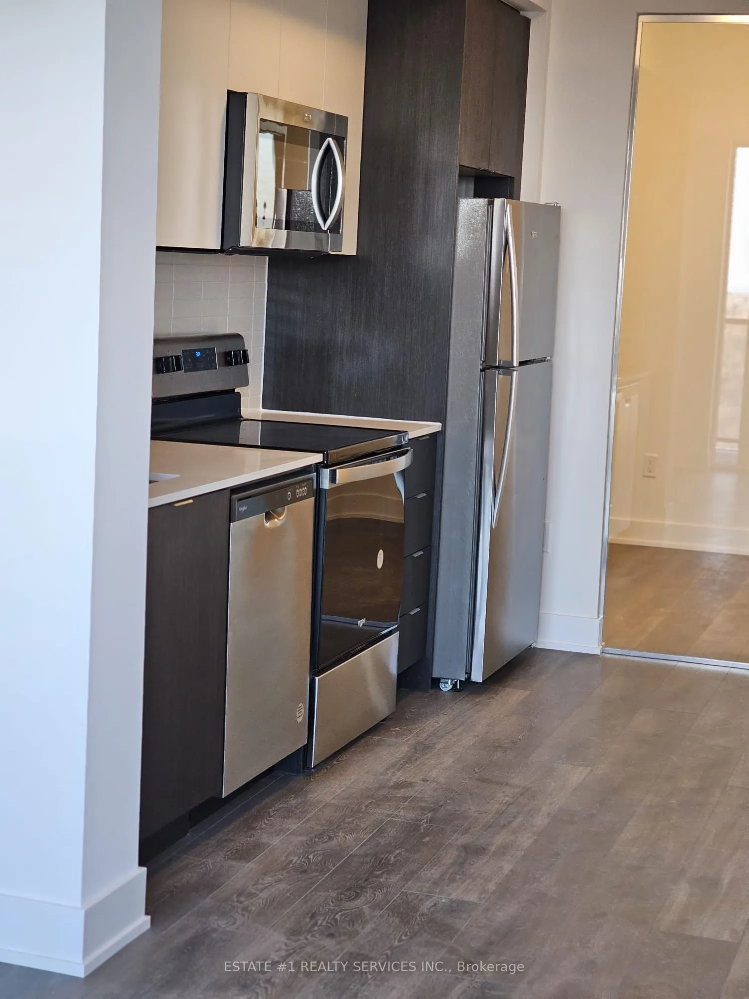 204 Burnhamthorpe Road E, #1410