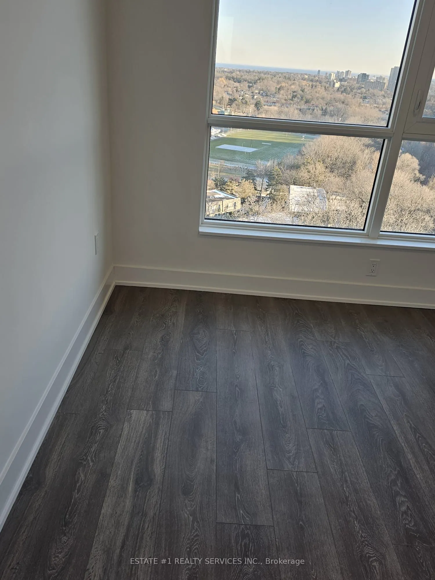 204 Burnhamthorpe Road E, #1410