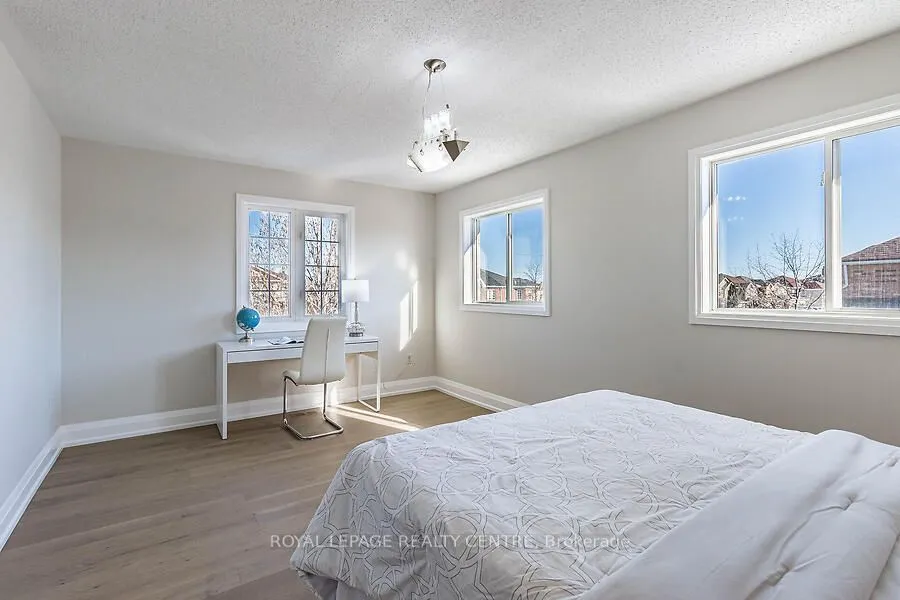 3 Lake Louise Drive