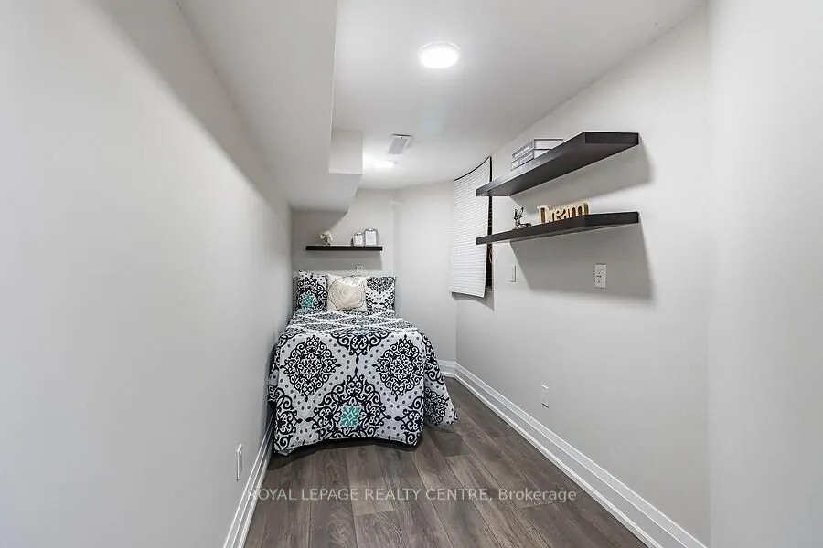 3 Lake Louise Drive