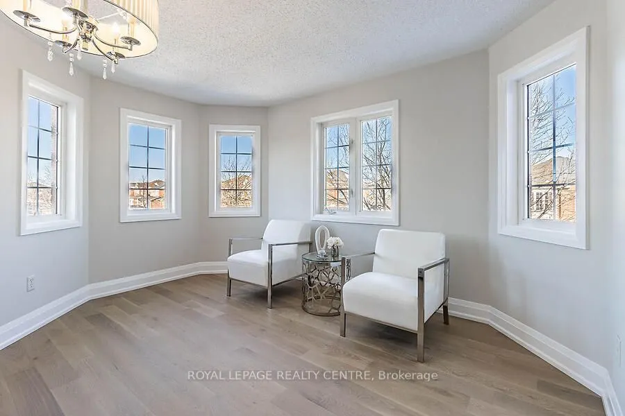 3 Lake Louise Drive