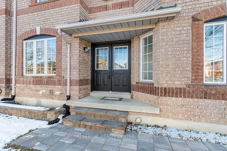 3 Lake Louise Drive
