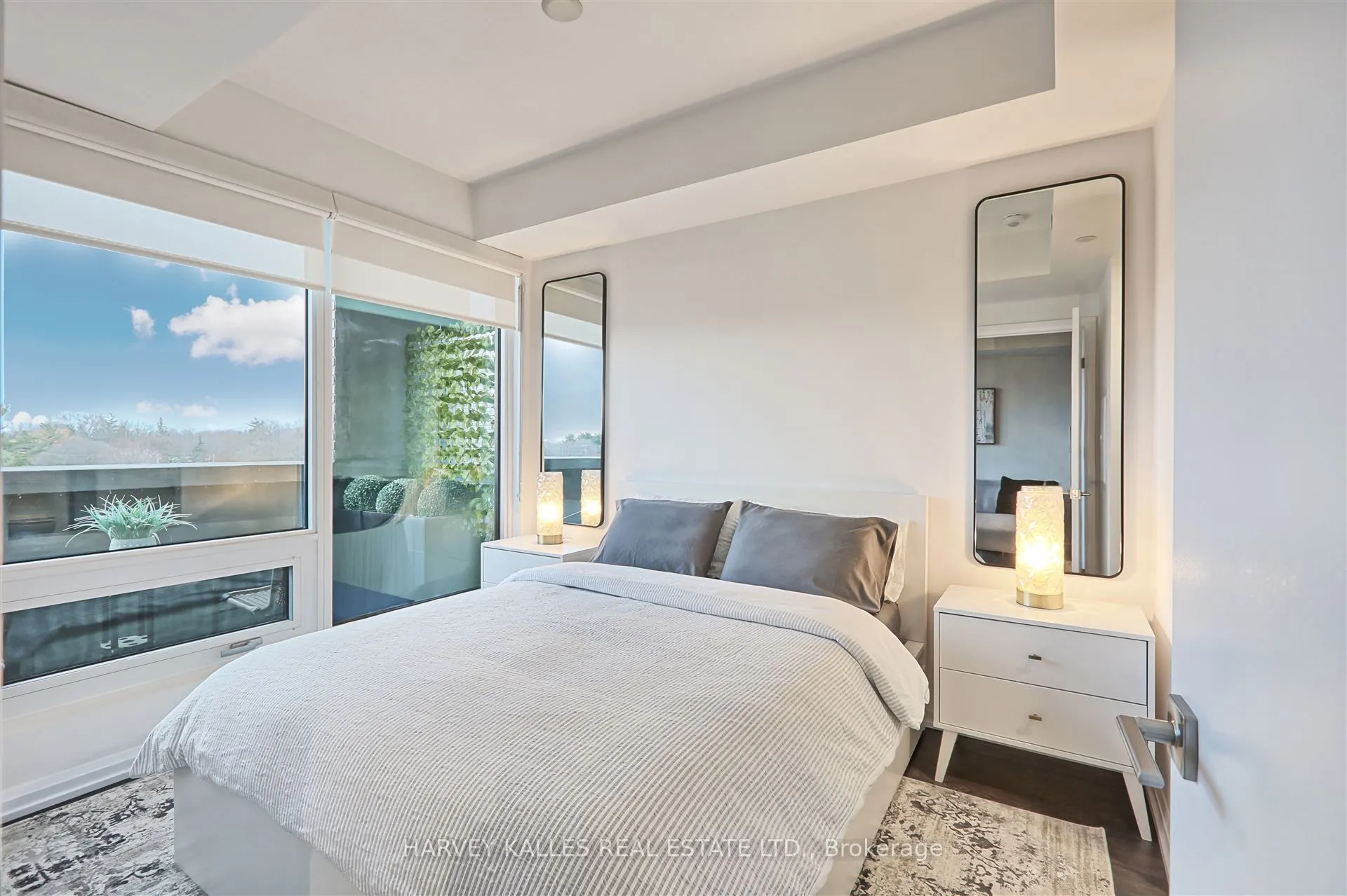 4208 Dundas Street W #412