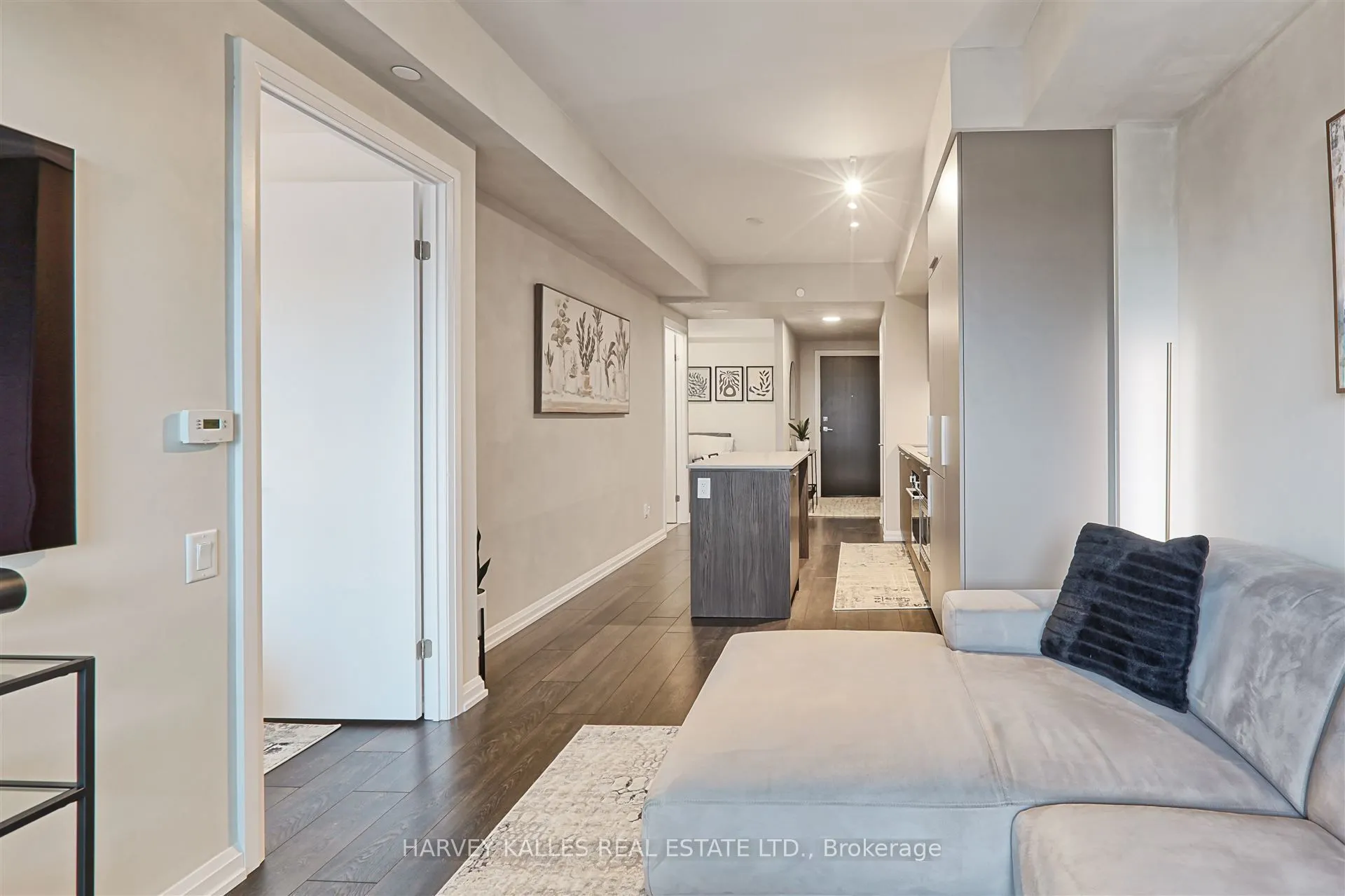 4208 Dundas Street W #412