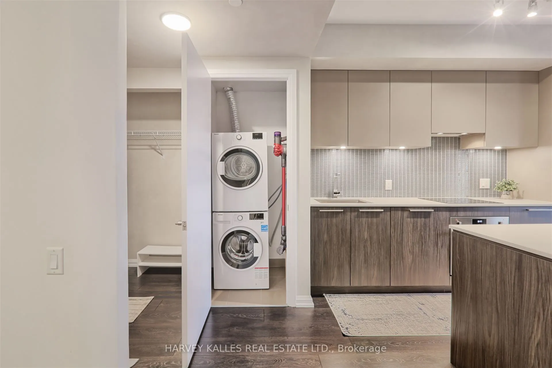 4208 Dundas Street W #412