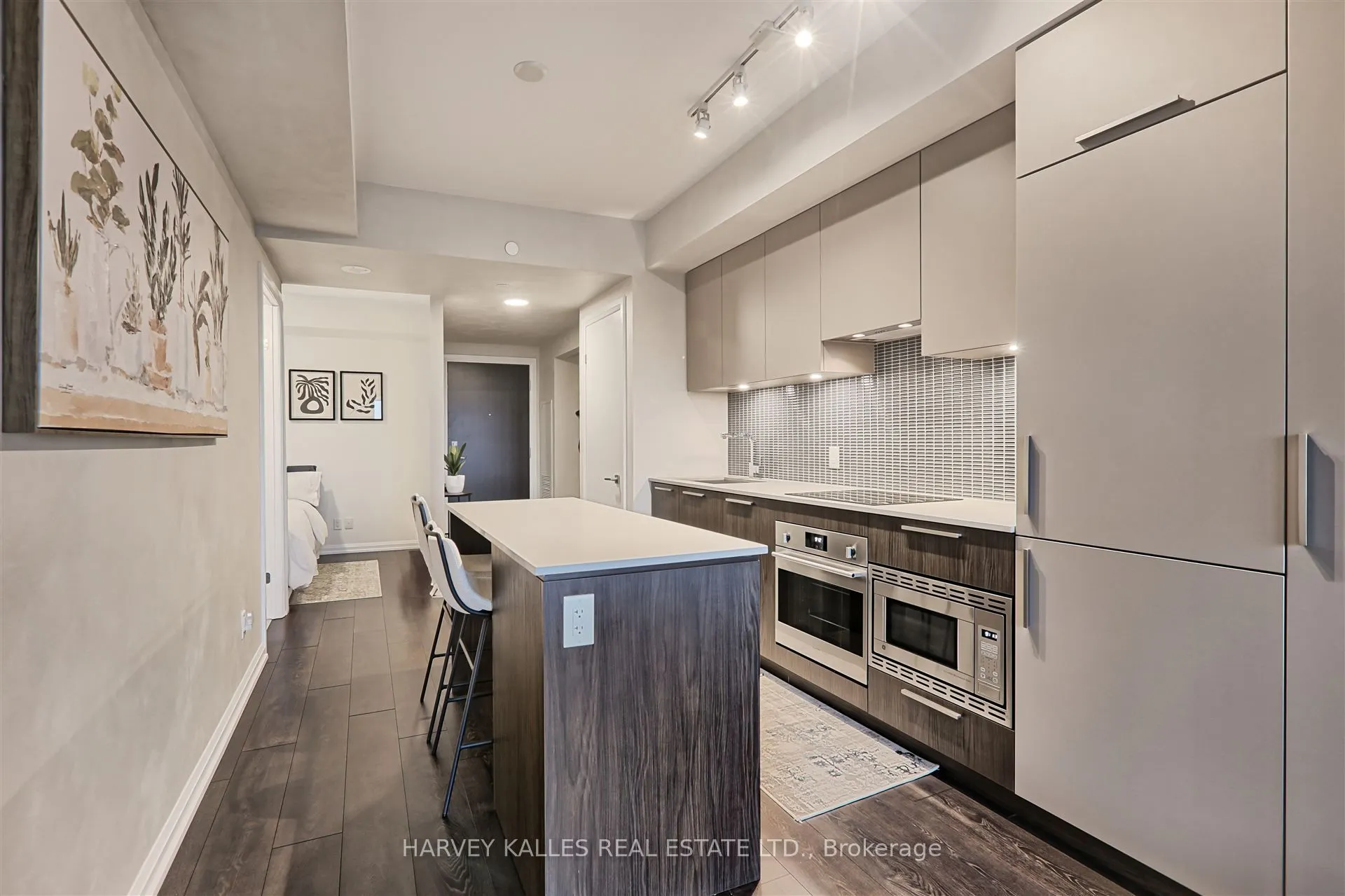 4208 Dundas Street W #412