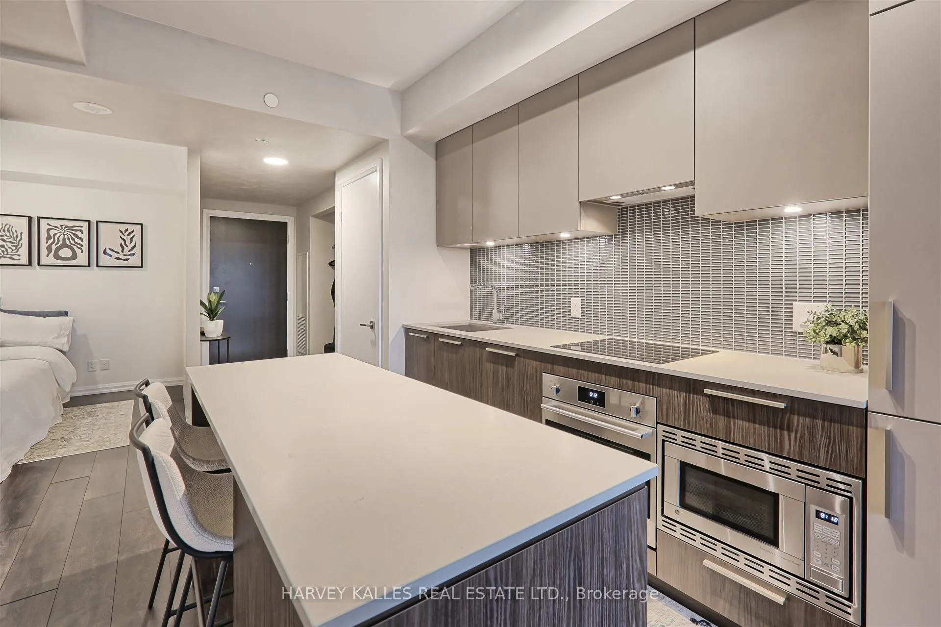 4208 Dundas Street W #412