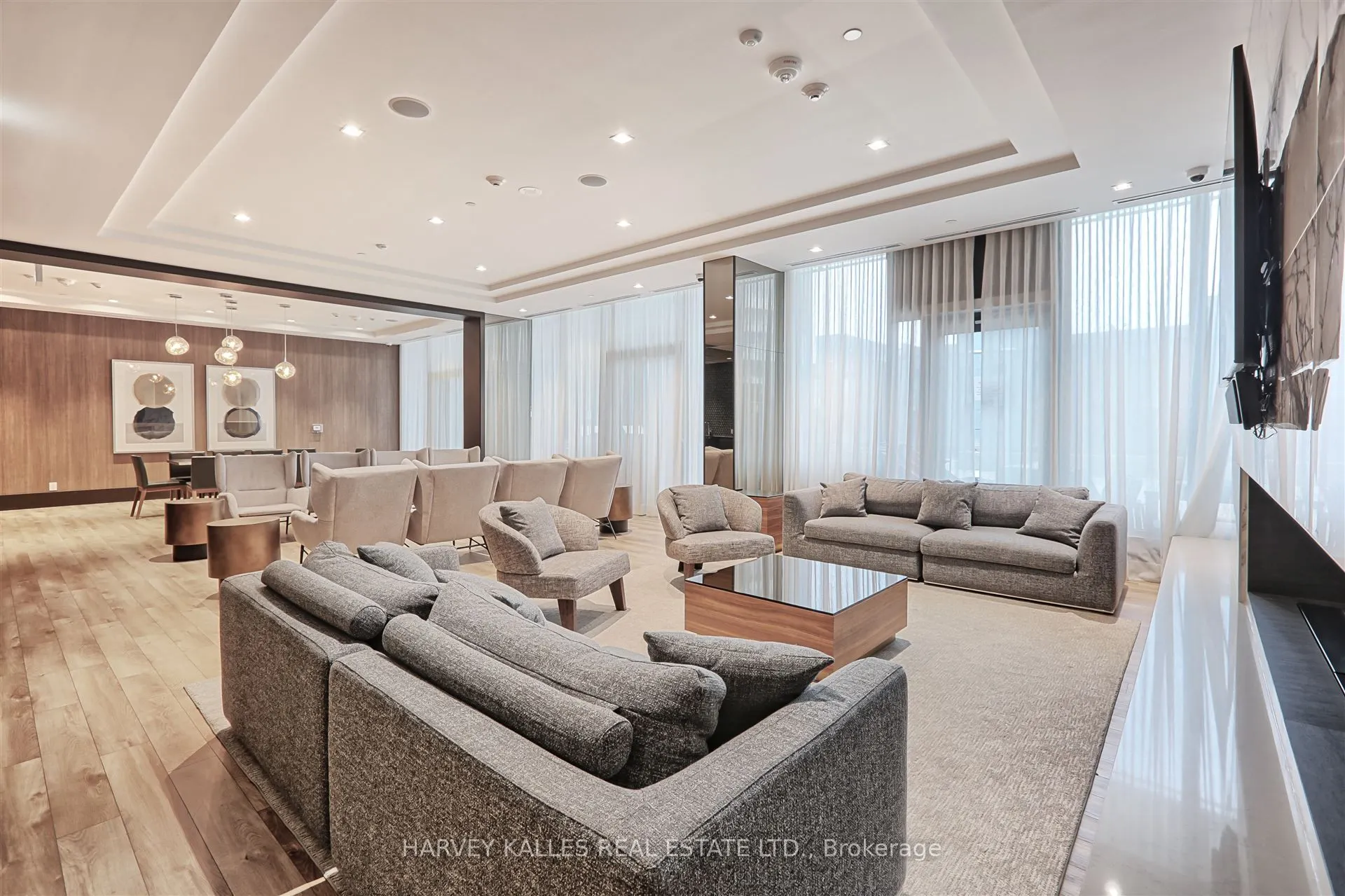 4208 Dundas Street W #412