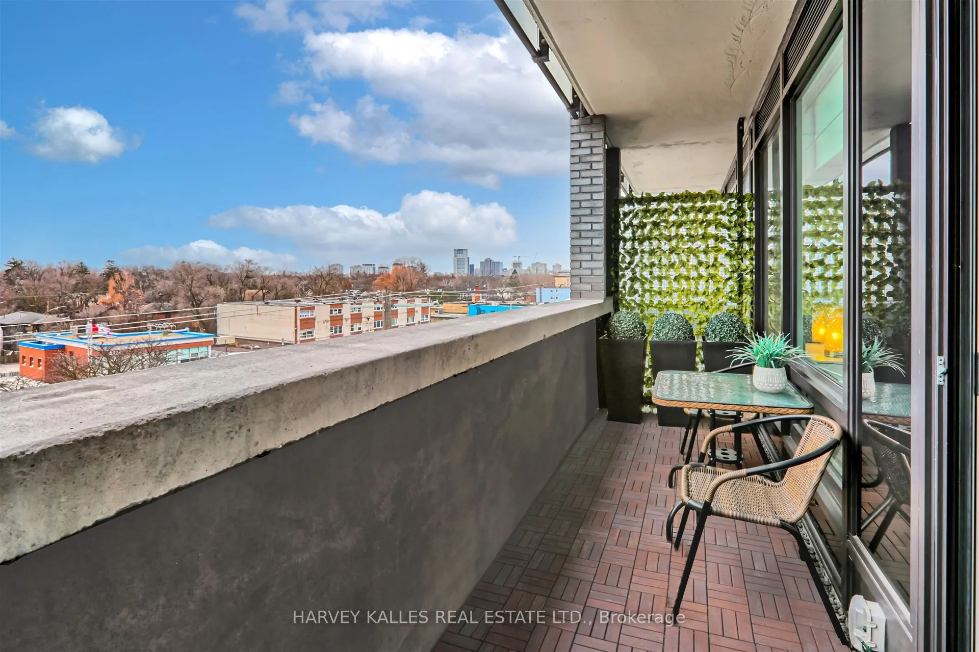 4208 Dundas Street W #412