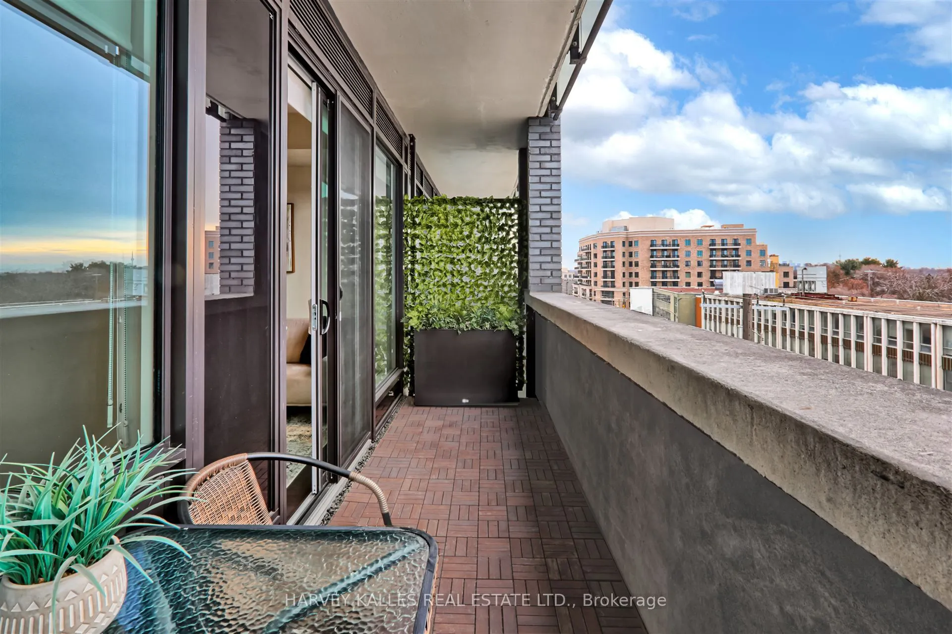 4208 Dundas Street W #412