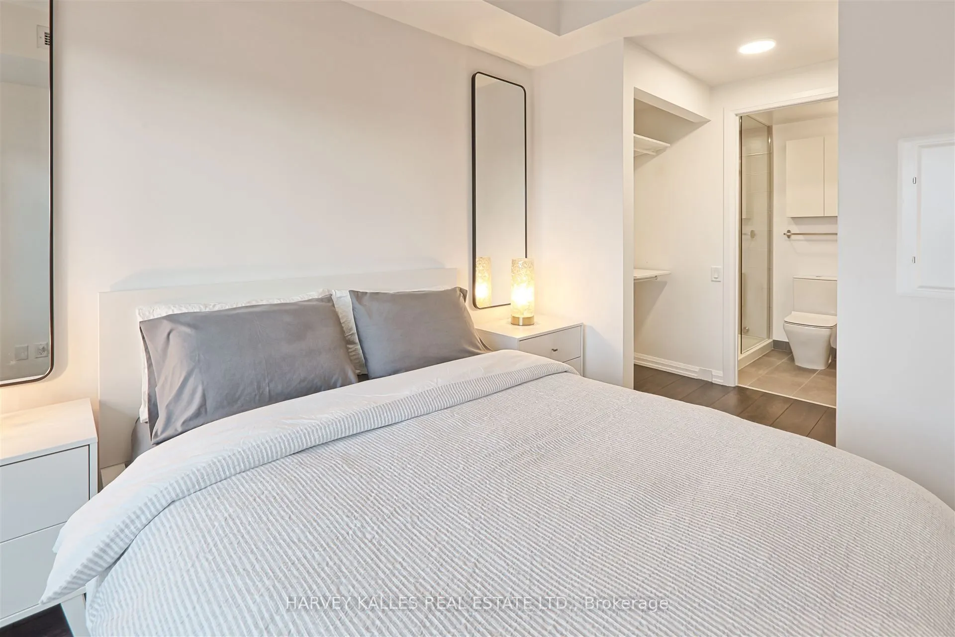 4208 Dundas Street W #412