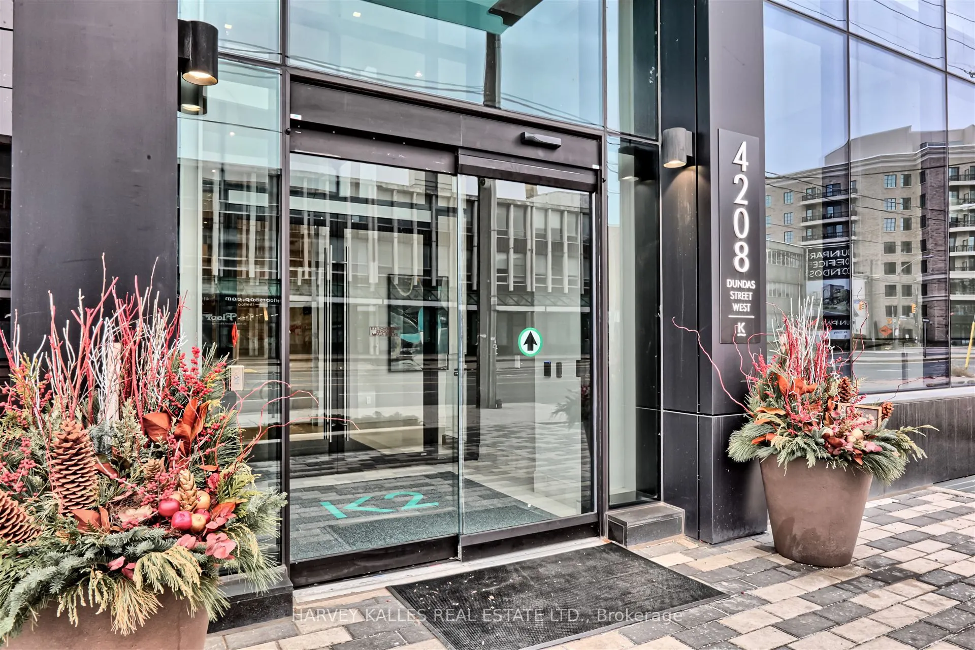 4208 Dundas Street W #412