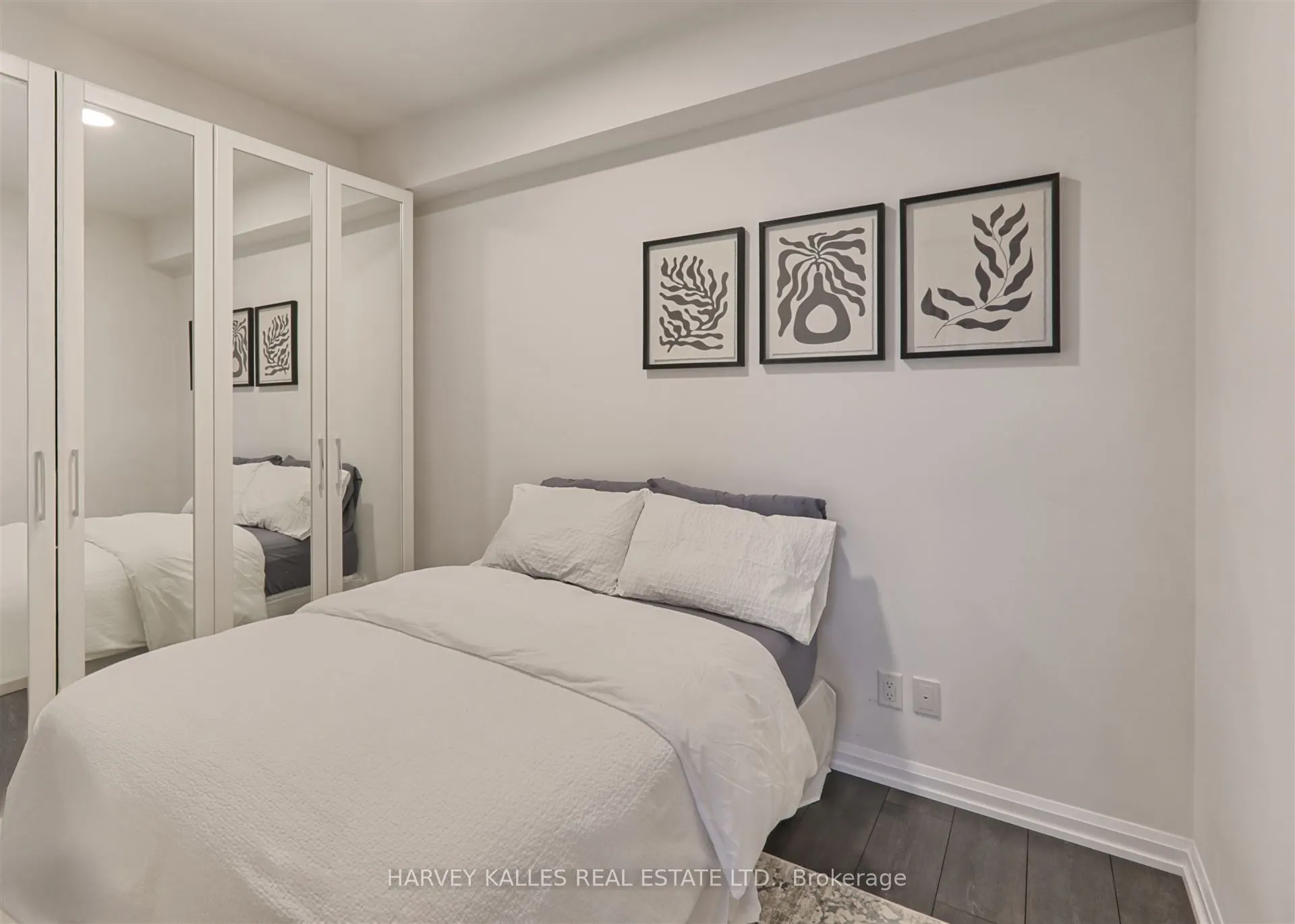 4208 Dundas Street W #412