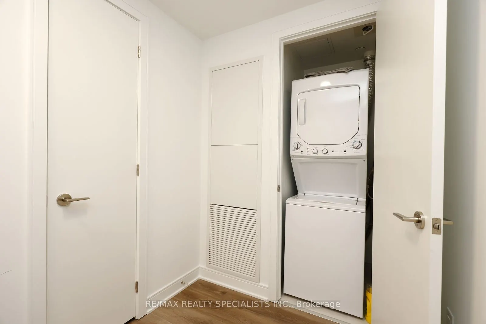 86 Dundas Street E, #617