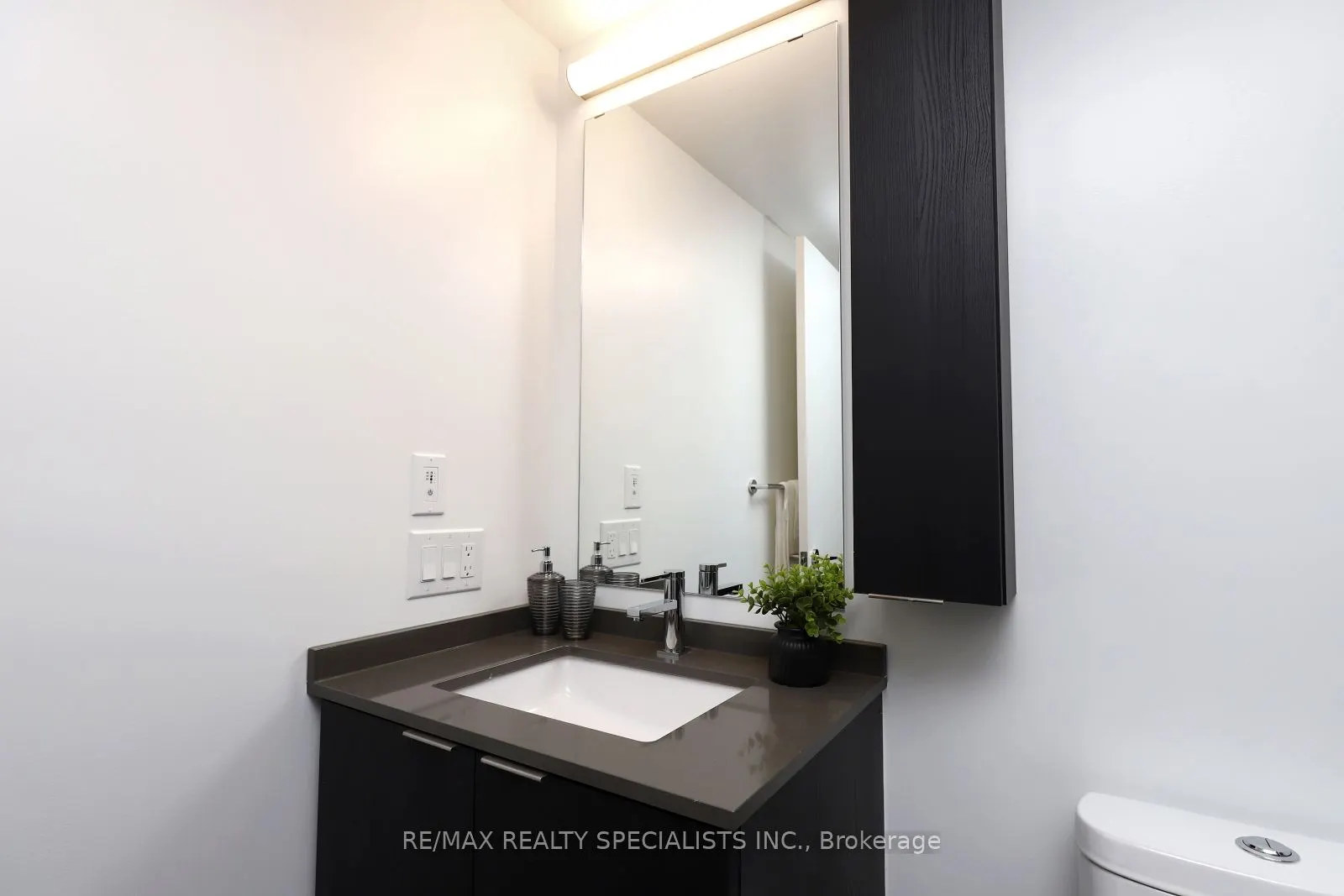86 Dundas Street E, #617