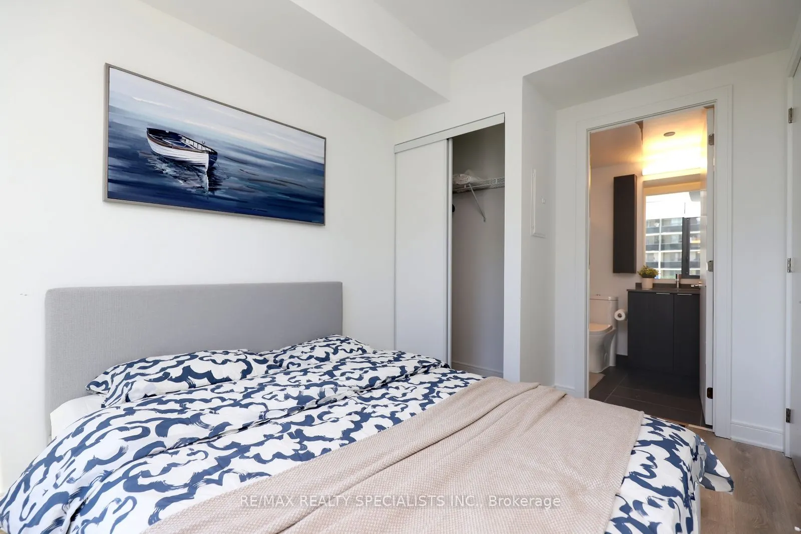 86 Dundas Street E, #617
