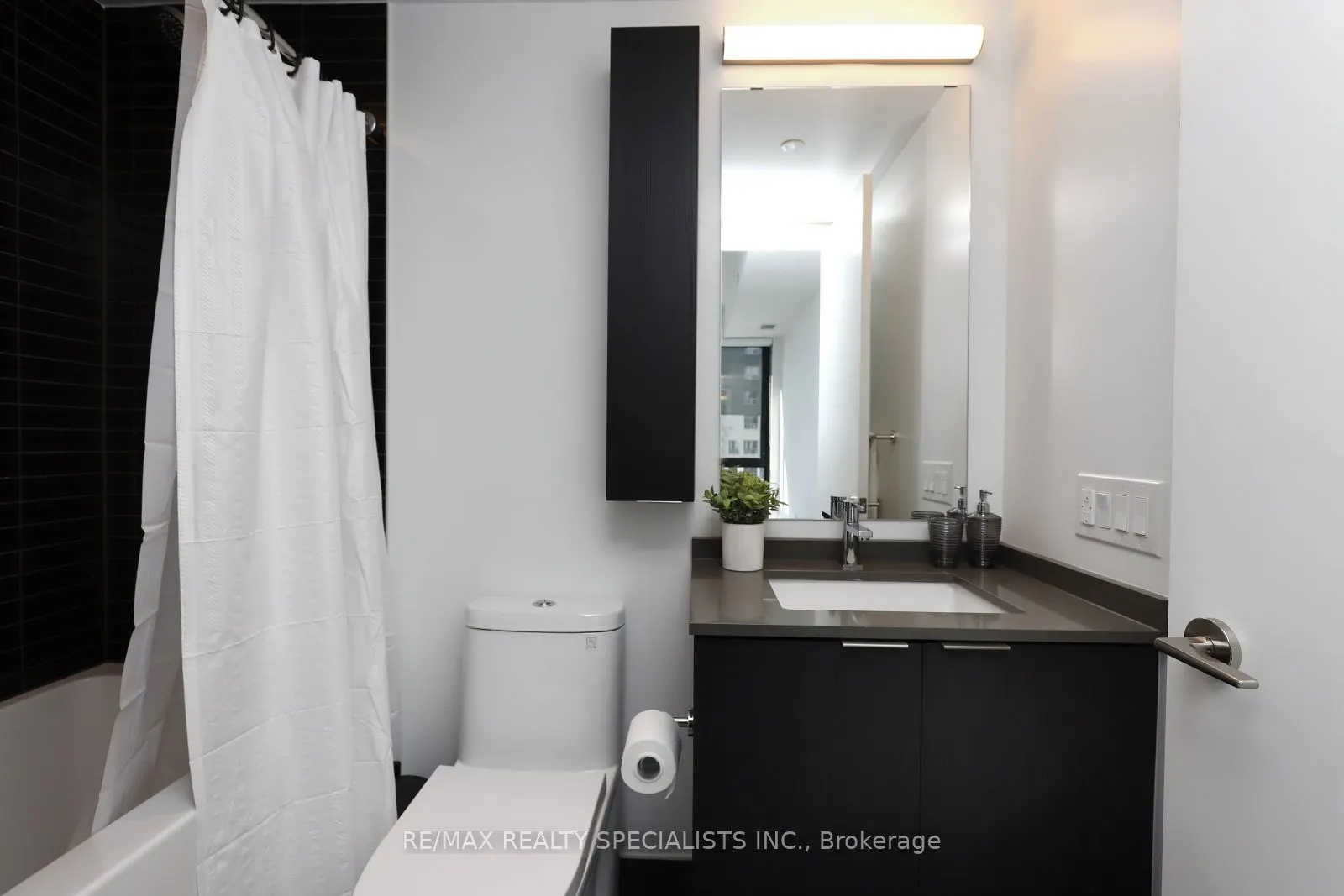 86 Dundas Street E, #617