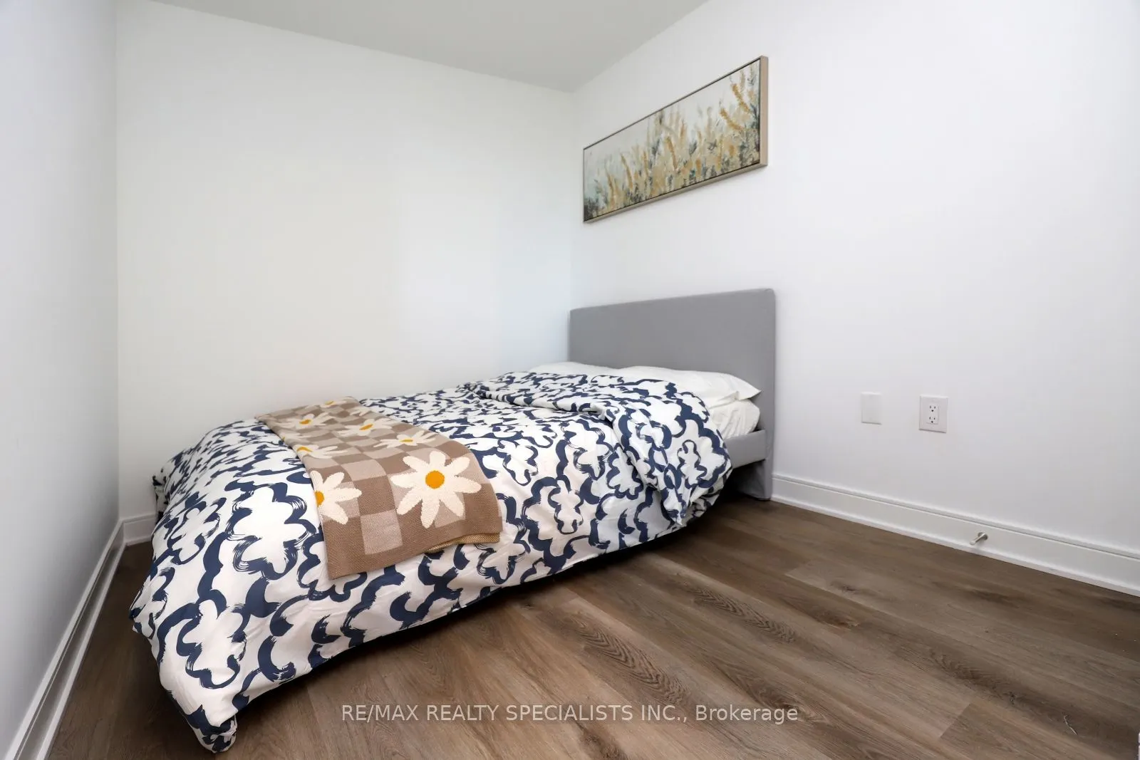 86 Dundas Street E, #617