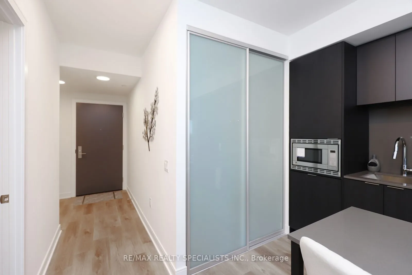 86 Dundas Street E, #617