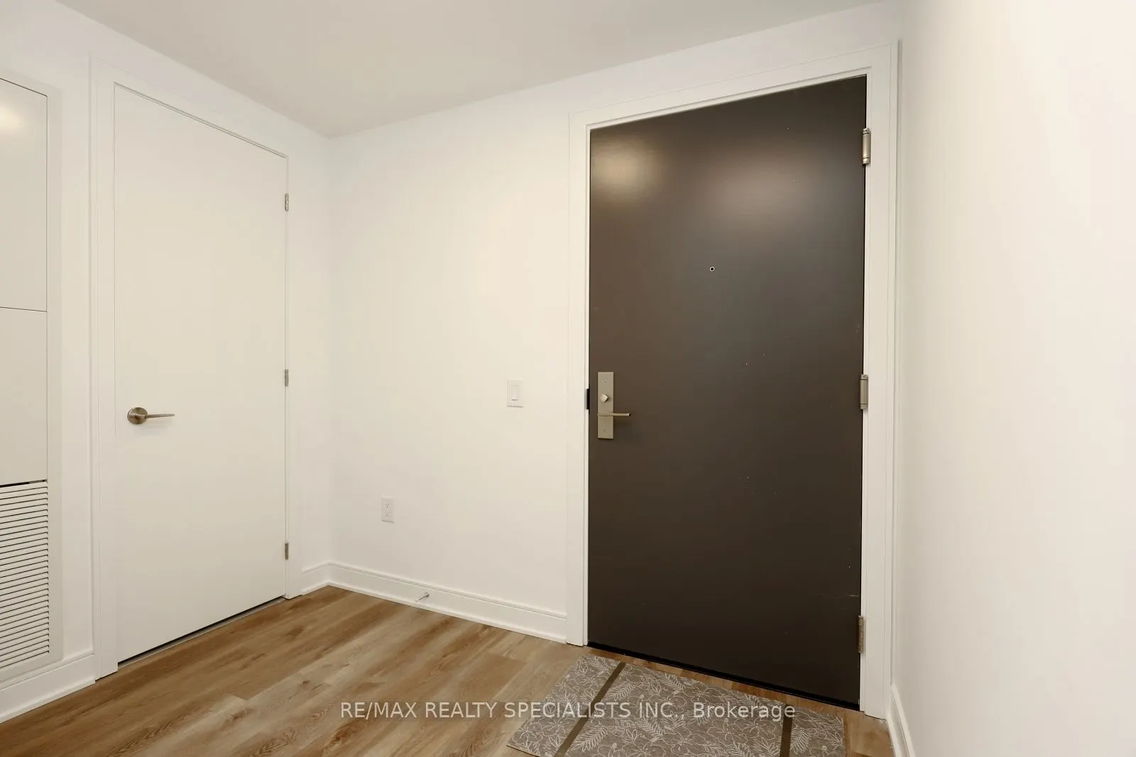 86 Dundas Street E, #617