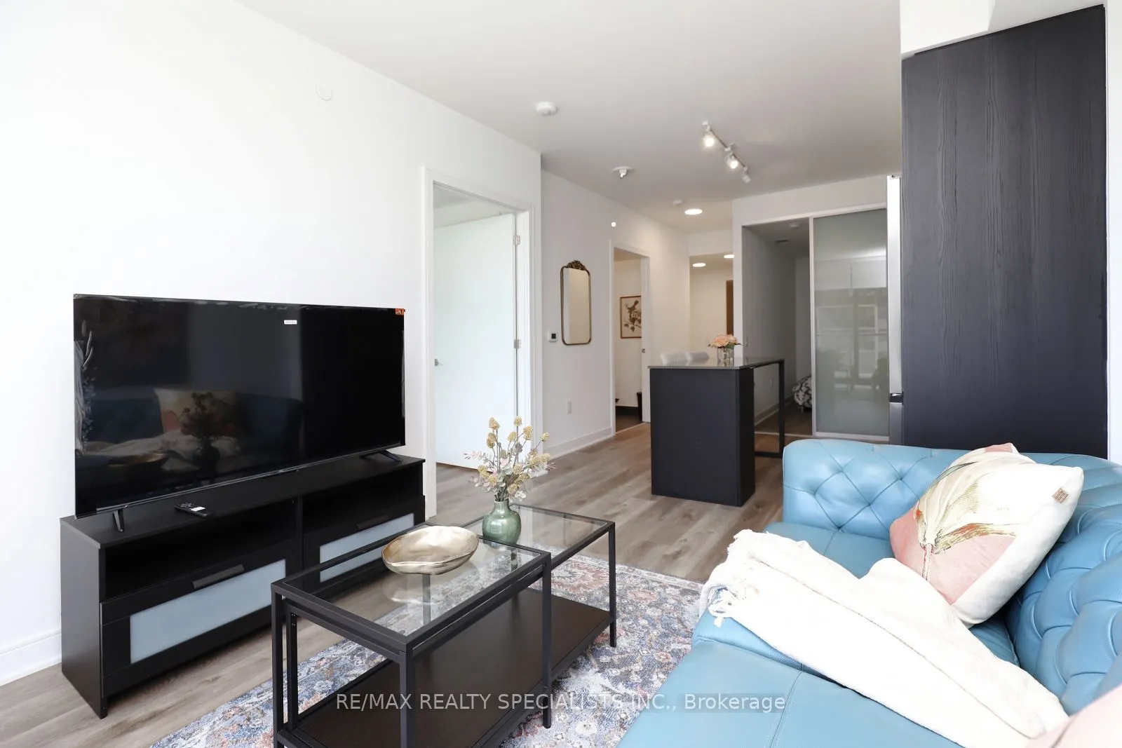 86 Dundas Street E, #617