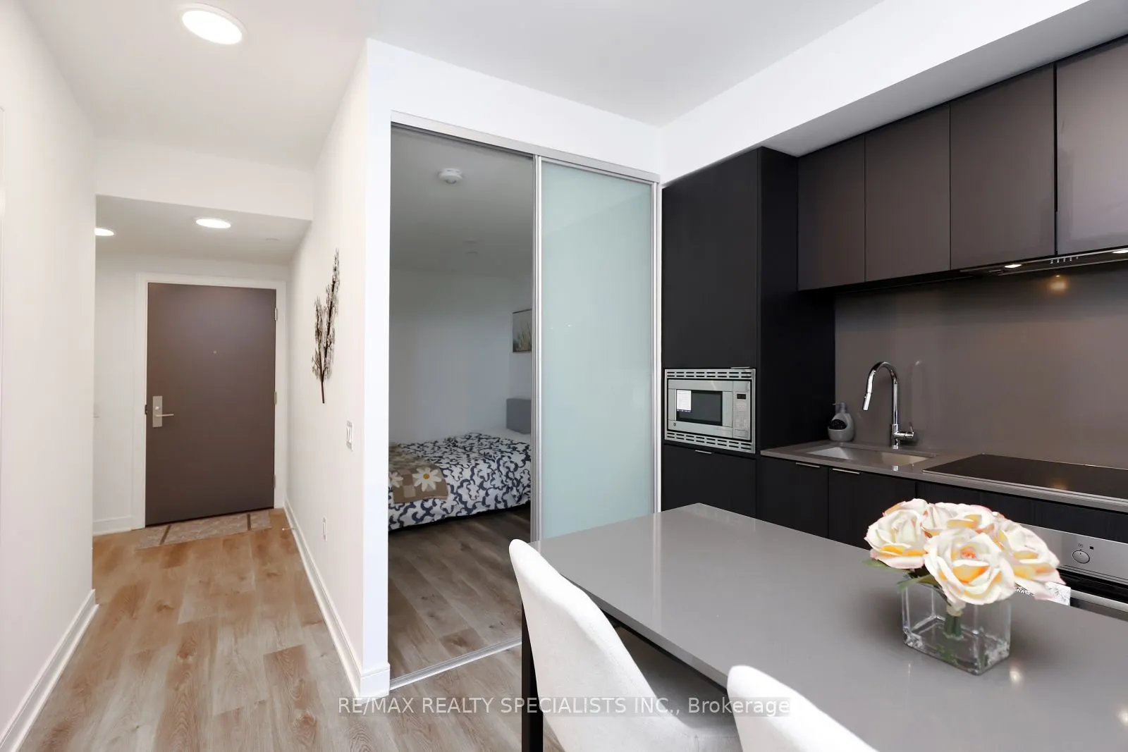 86 Dundas Street E, #617
