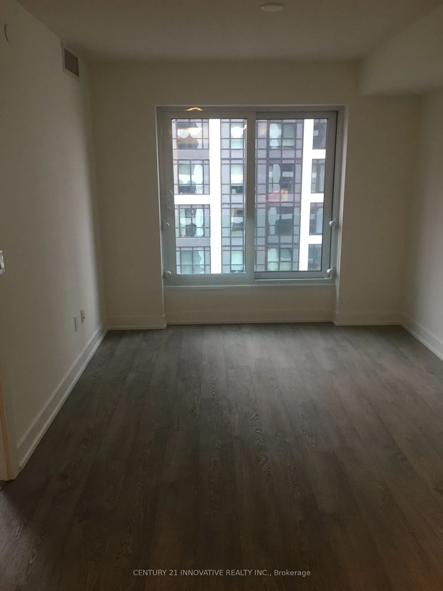 9 Mabelle Avenue, #2320