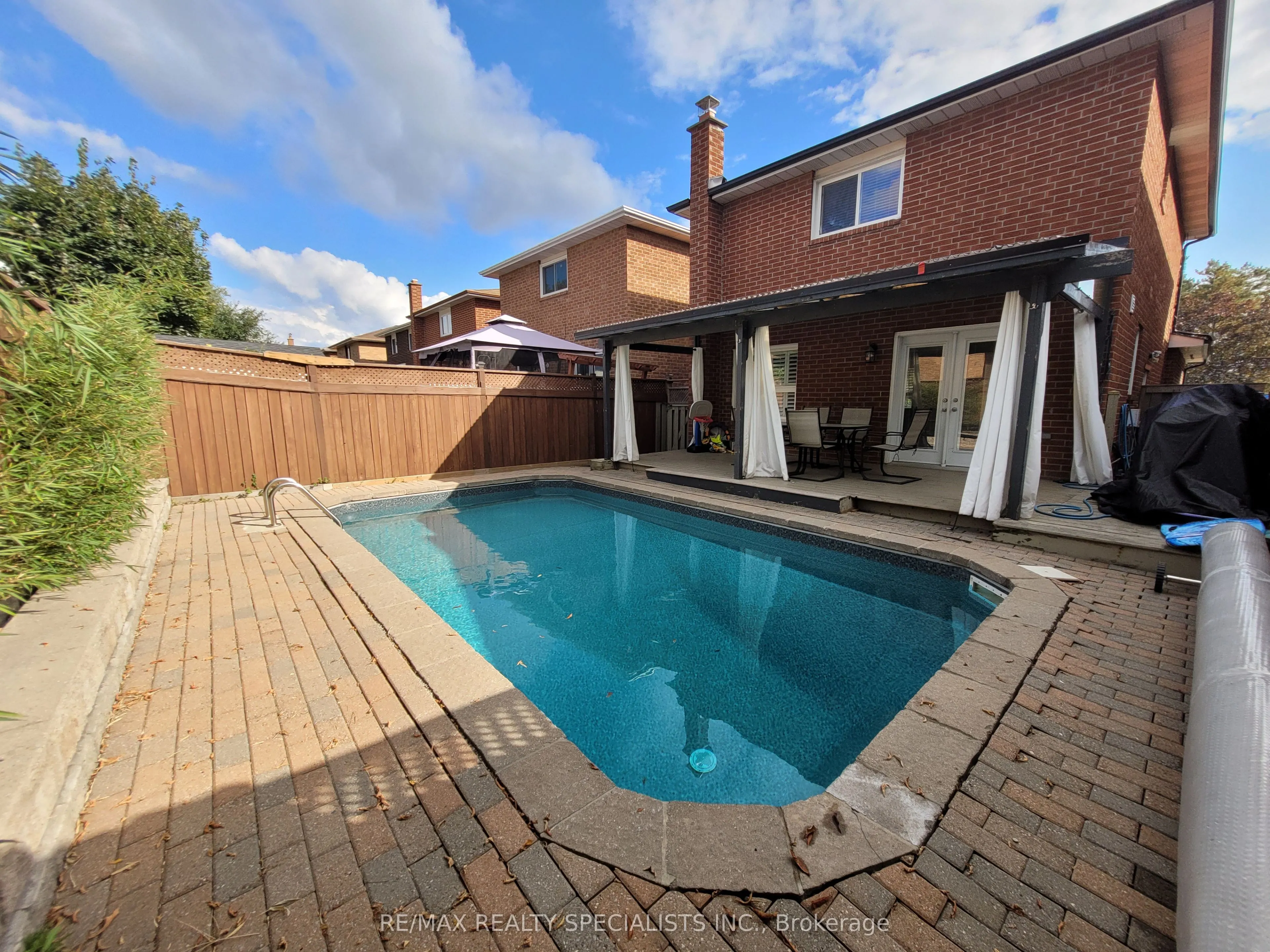 64 Willerton Close, #UPPER