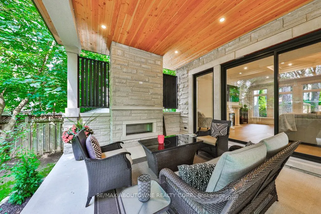 2409 Lakeshore Road