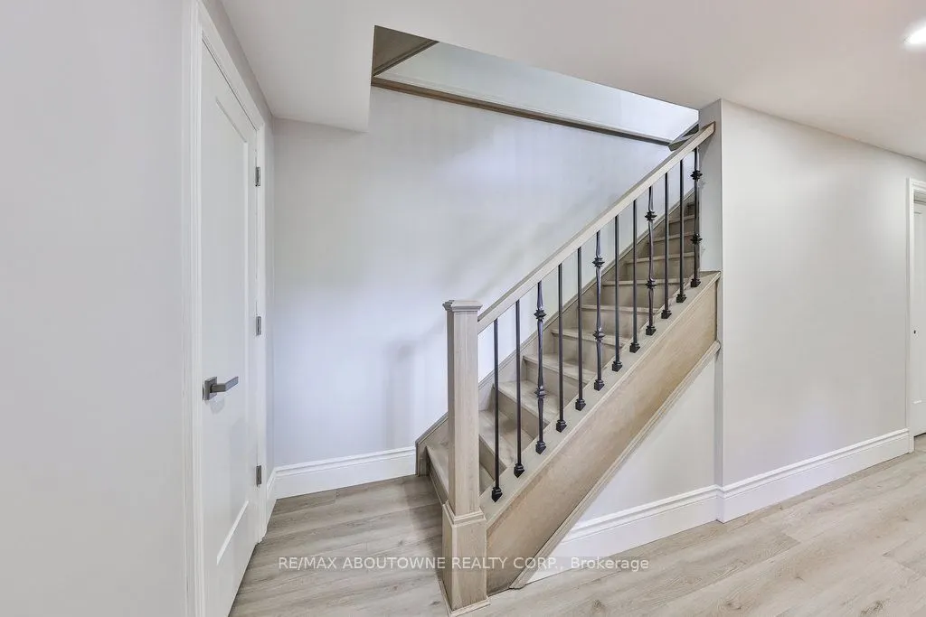 2409 Lakeshore Road