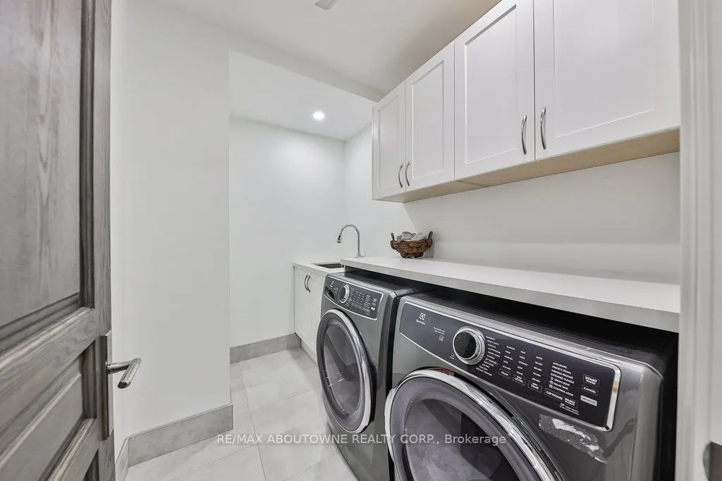 2409 Lakeshore Road