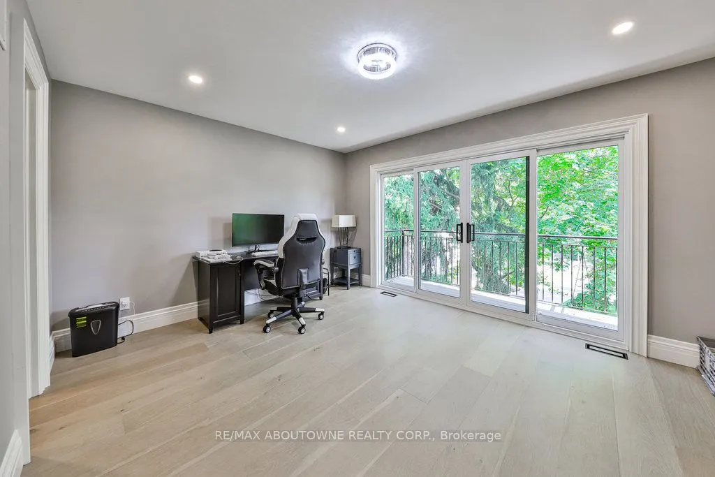 2409 Lakeshore Road