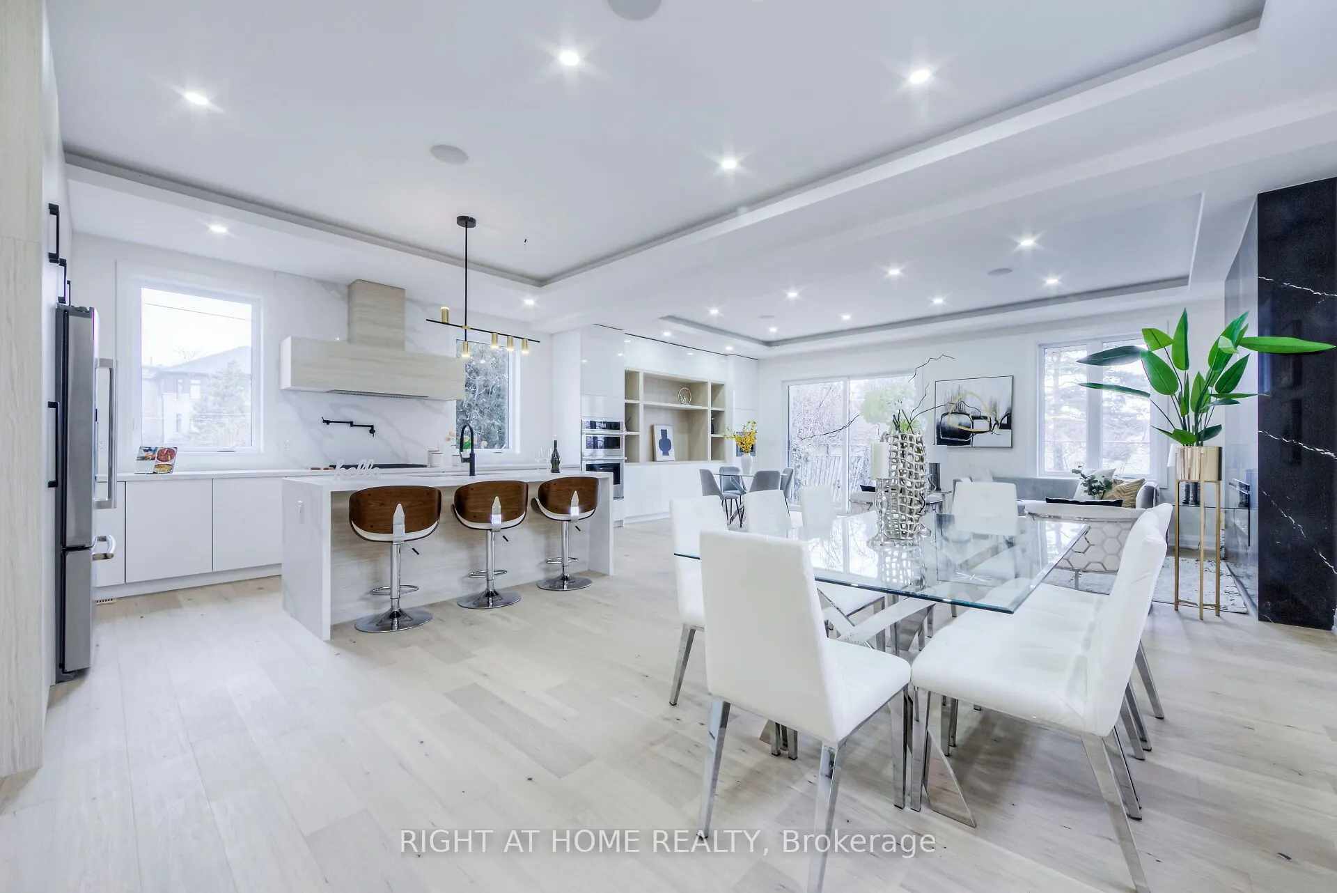768 Montbeck Crescent