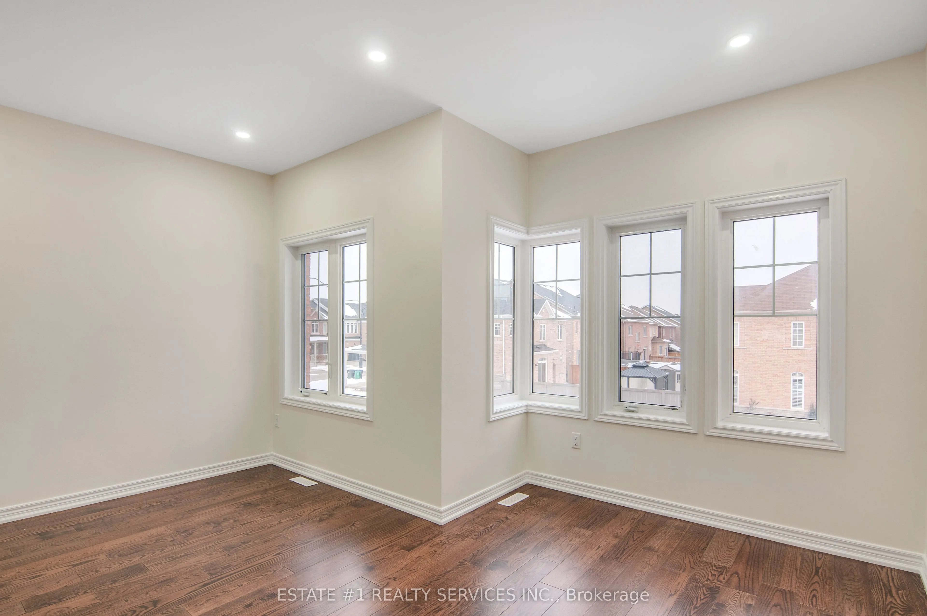 52 Haverstock Crescent
