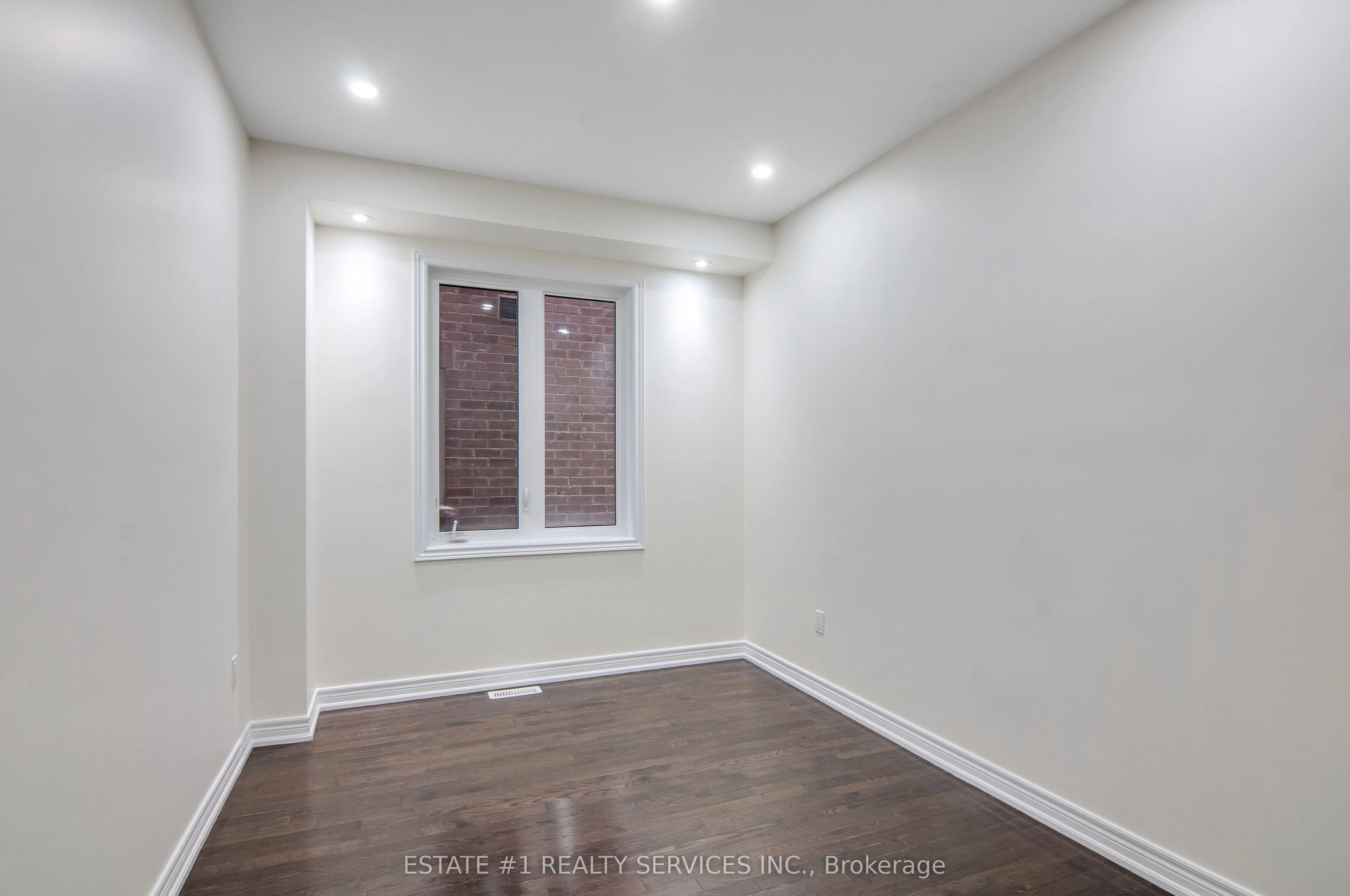 52 Haverstock Crescent