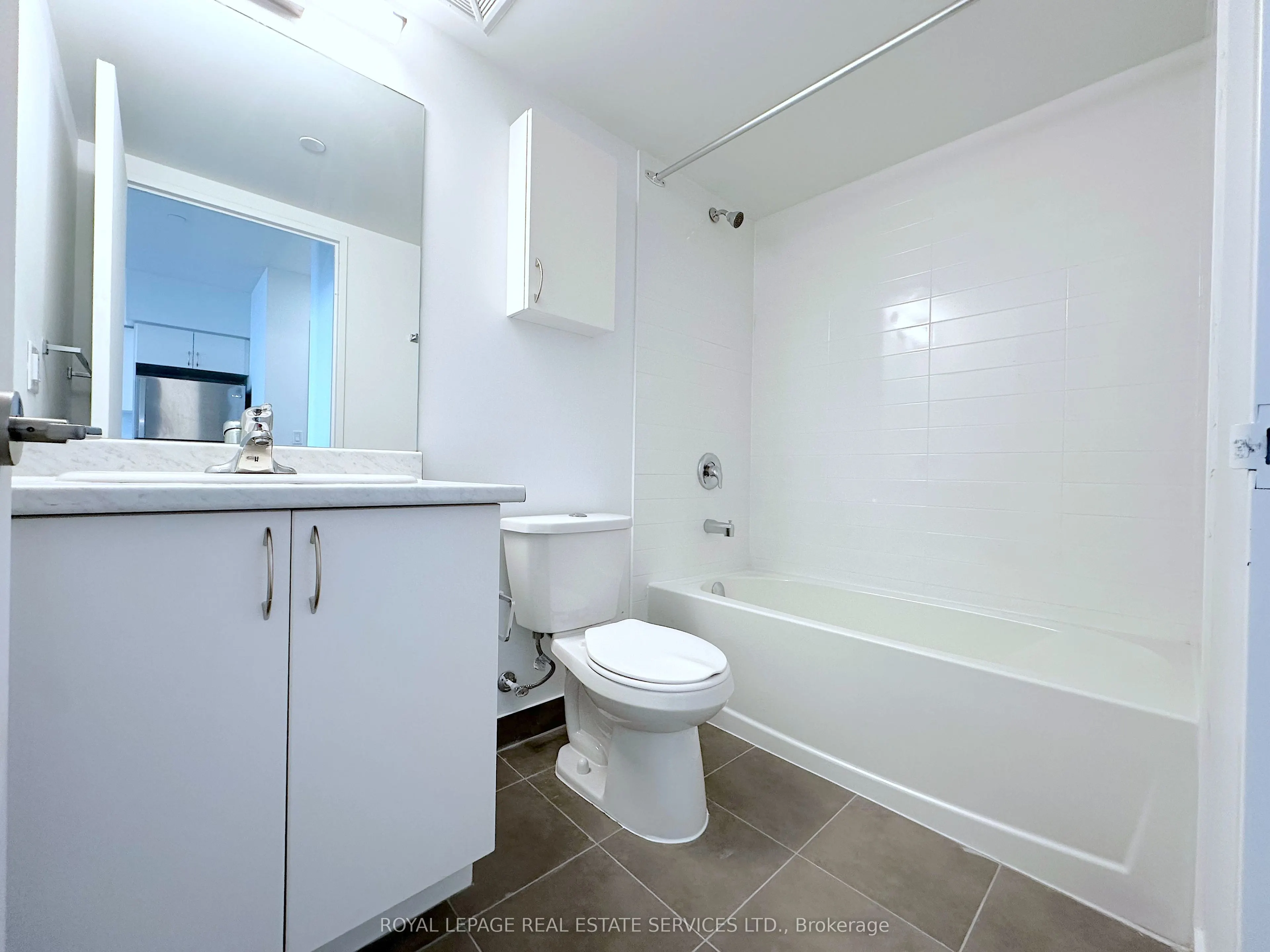 15 Vena Way, #3004