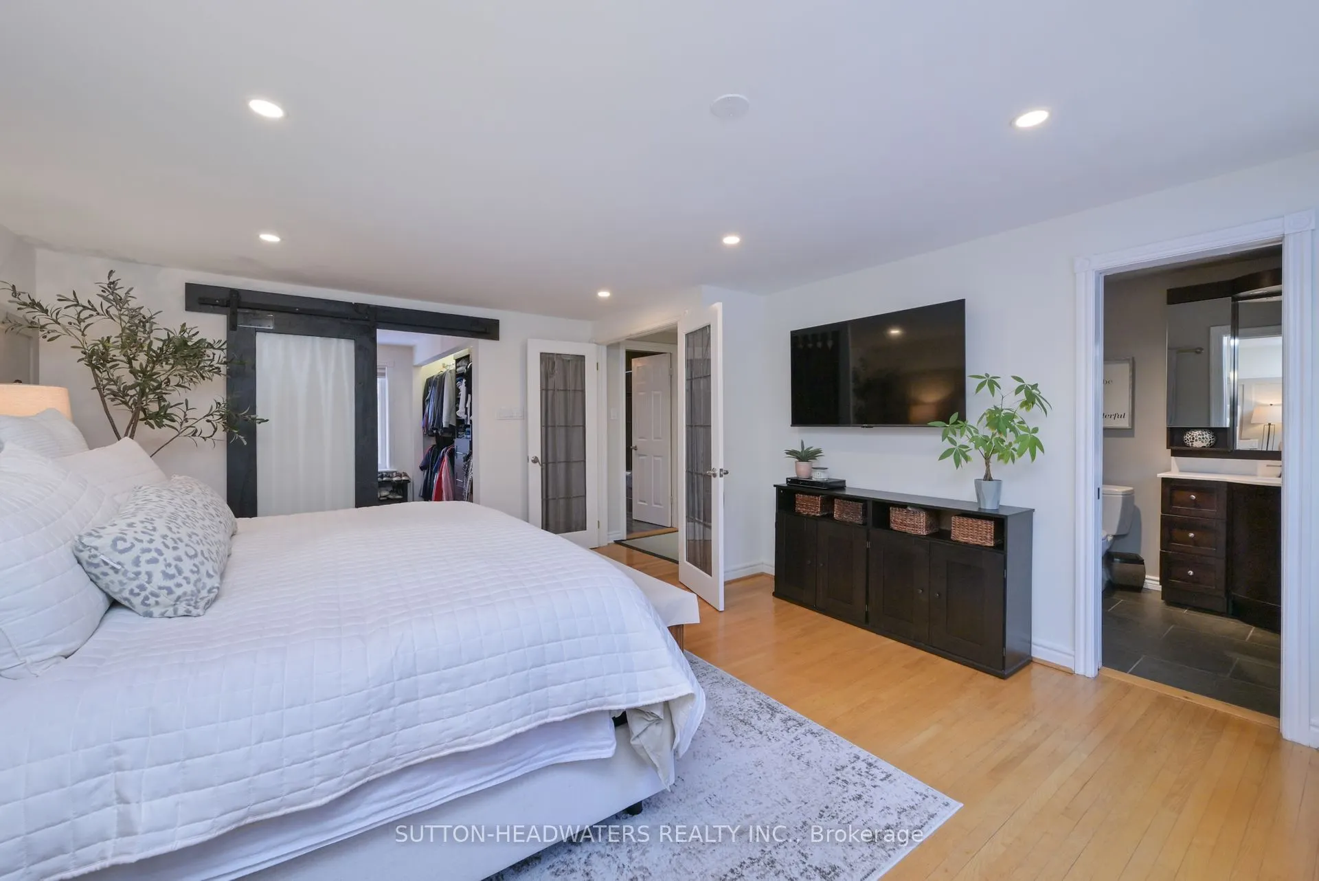 563 River Road