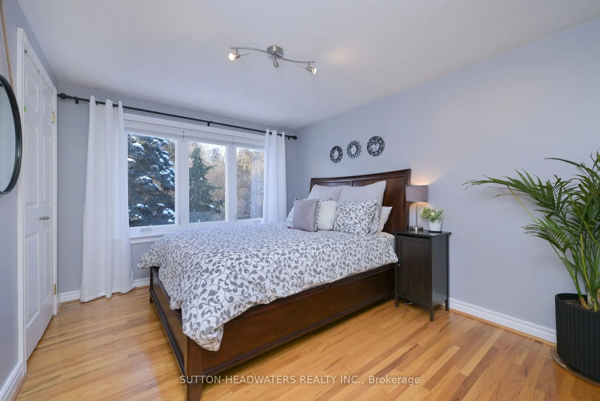 563 River Road