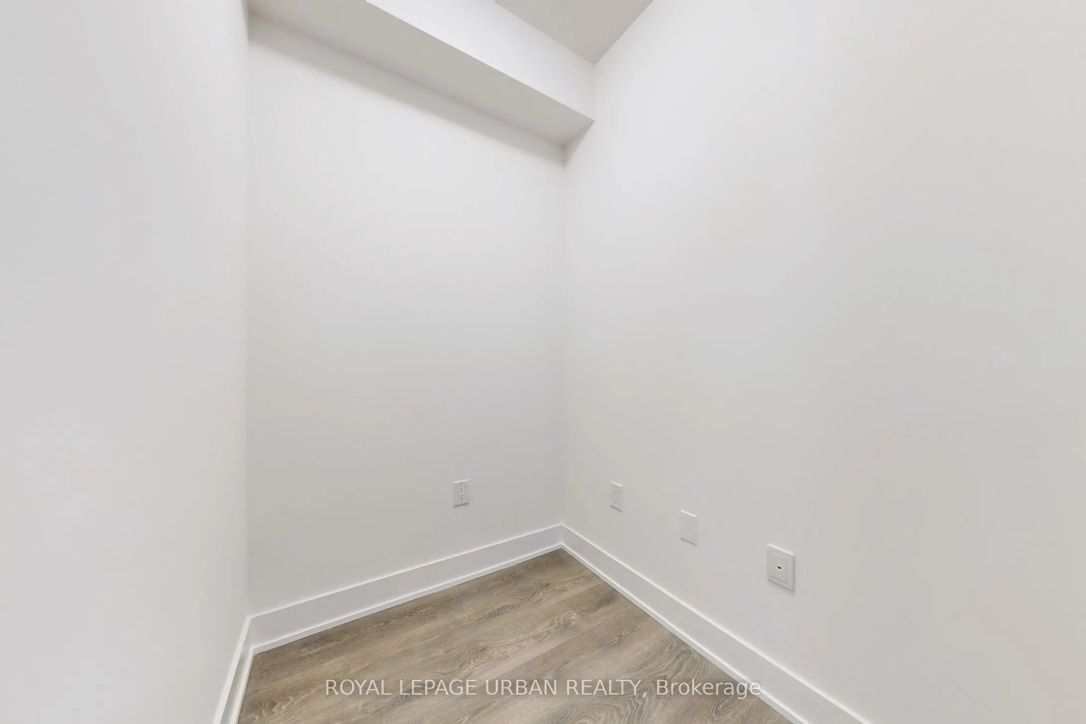 204 Burnhamthorpe Rd E #1108