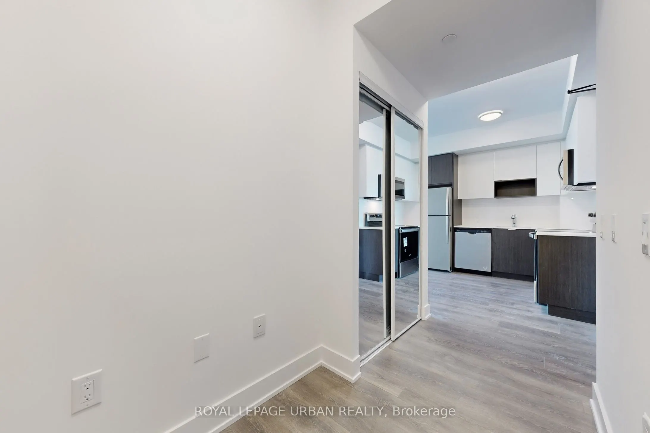 204 Burnhamthorpe Rd E #1108